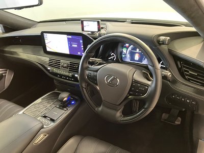 صورة 4 لـ 2021 Lexus LS