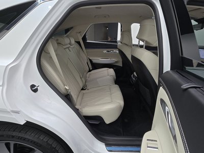 صورة مصغرة 12 لـ 2024 Genesis GV70