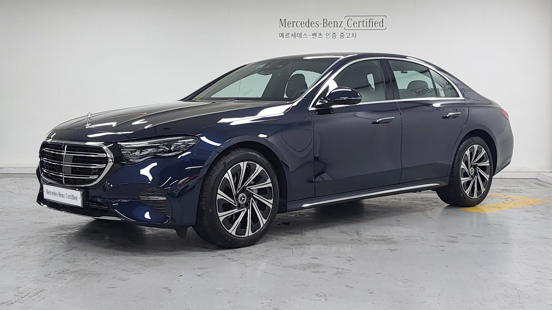 MERCEDES-BENZ E-CLASS - View 1