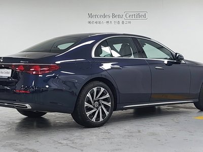 MERCEDES-BENZ E-CLASS - 4