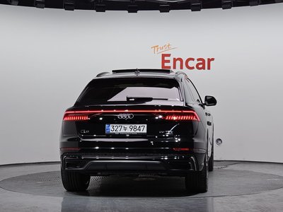 AUDI Q8 - 4