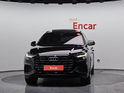AUDI Q8 - 2