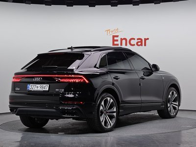 AUDI Q8 - 3