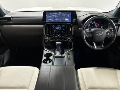 صورة 2 لـ 2023 Lexus LX