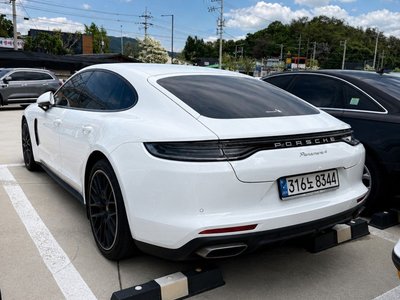 PORSCHE PANAMERA - 3