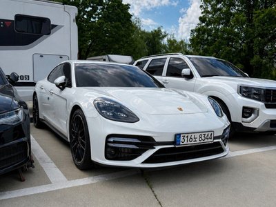 PORSCHE PANAMERA - 1