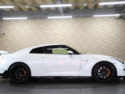 NISSAN GT-R - 8