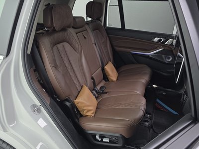 2021 BMW X7 缩略图 16
