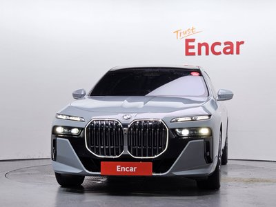 2023 BMW 7 SERIES photo 2