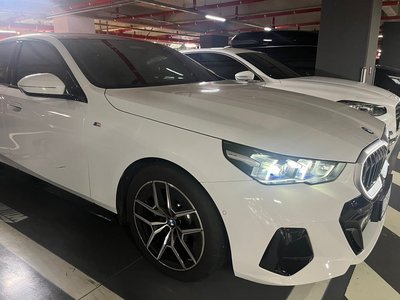 BMW 5 SERIES - 1
