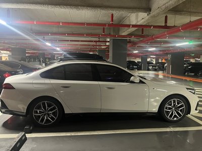 BMW 5 SERIES - 4
