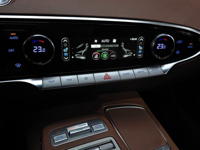 2021 Genesis GV70 — миниатюра 16