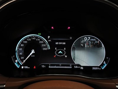 صورة 8 لـ 2021 Genesis GV70
