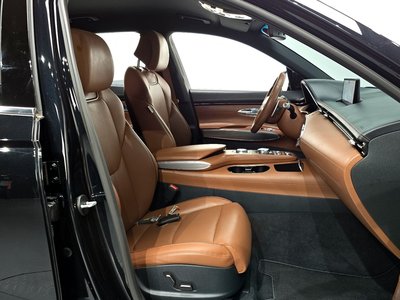 صورة 10 لـ 2021 Genesis GV70