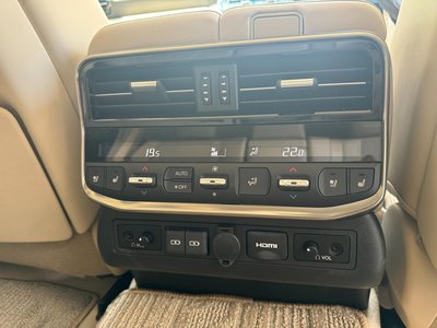 TOYOTA LAND CRUISER 300 - 10