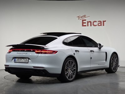 PORSCHE PANAMERA - 3
