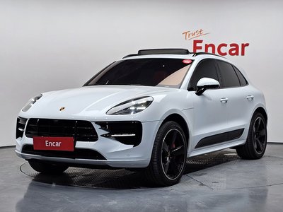 PORSCHE MACAN - 1
