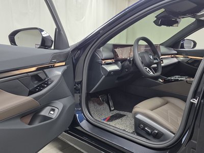صورة مصغرة 13 لـ 2025 BMW 5 SERIES