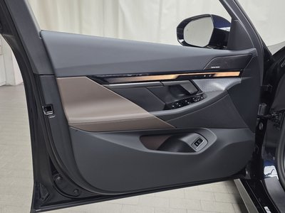 صورة مصغرة 14 لـ 2025 BMW 5 SERIES