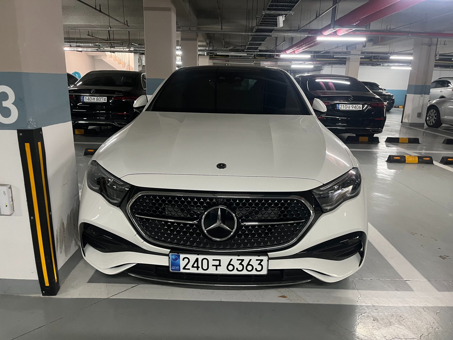 MERCEDES-BENZ E-CLASS - View 1