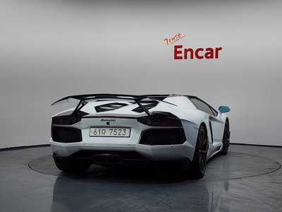 LAMBORGHINI AVENTADOR - 4