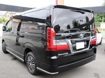 TOYOTA GRAND ACE - 2