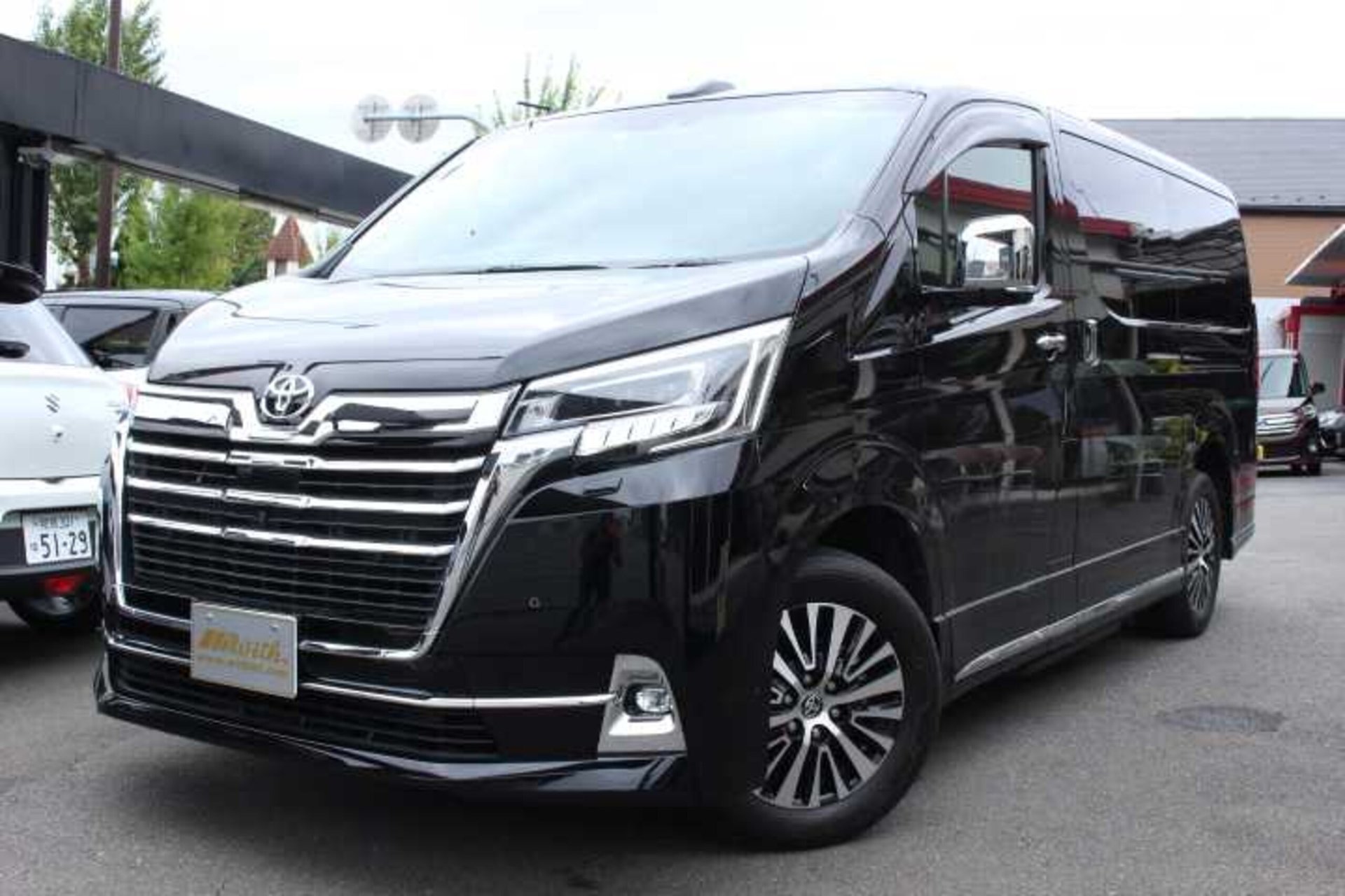 TOYOTA GRAND ACE - View 1