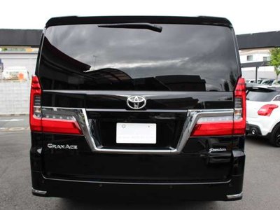 TOYOTA GRAND ACE - 4
