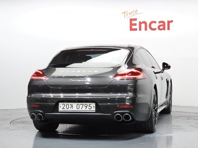 PORSCHE PANAMERA - 4
