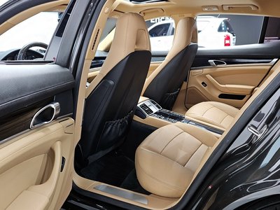 PORSCHE PANAMERA - 10