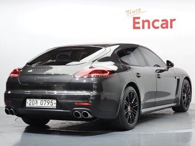 PORSCHE PANAMERA - 3