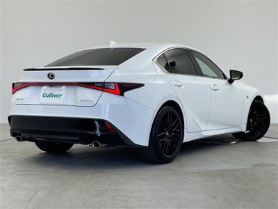 صورة مصغرة 33 لـ 2021 Lexus IS