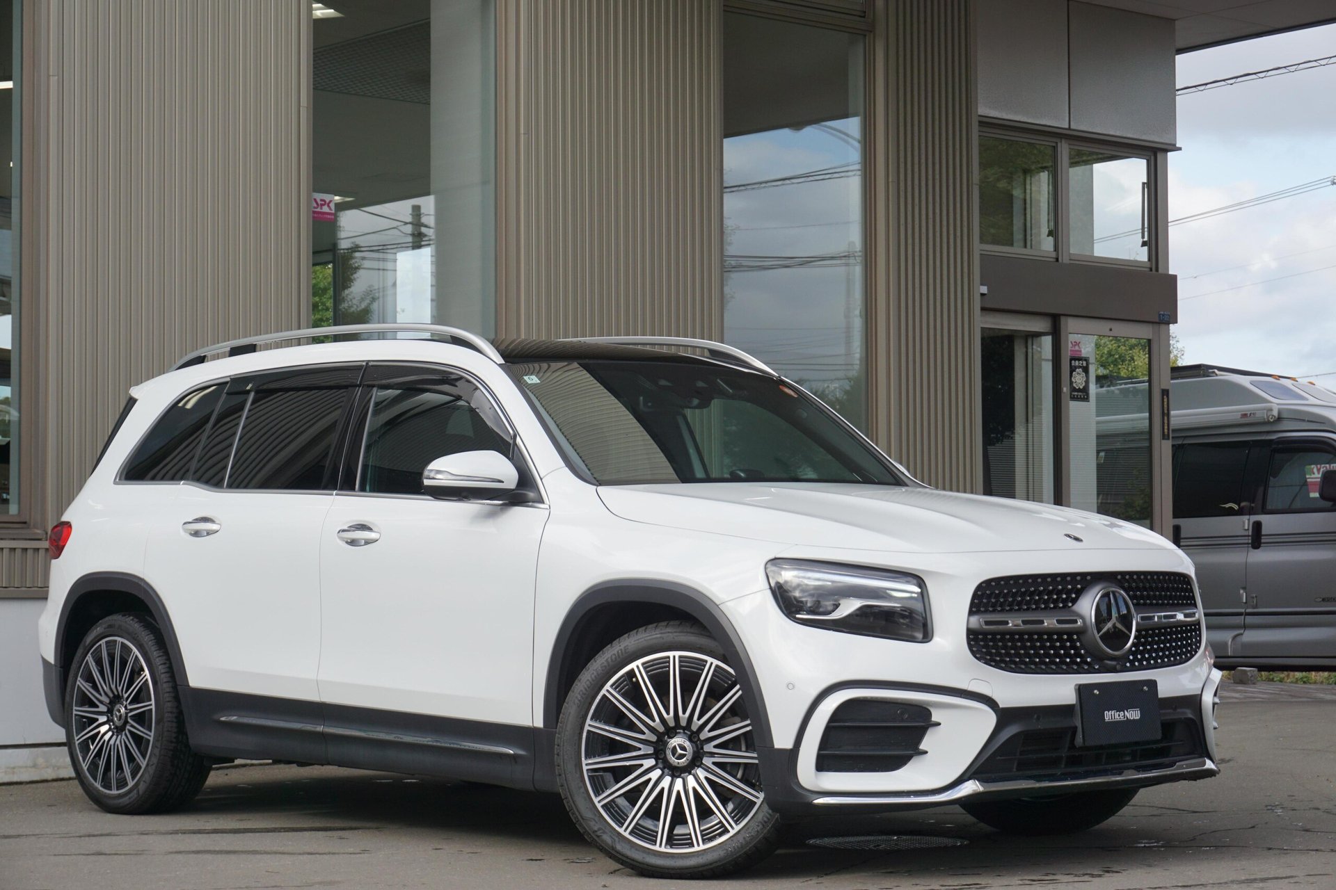 MERCEDES-BENZ GLB - View 1