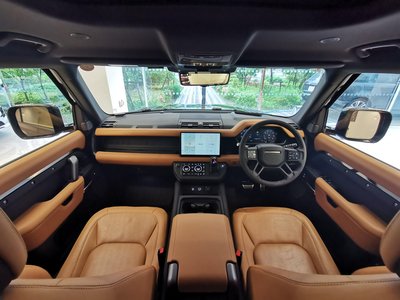 LAND ROVER DEFENDER - 4