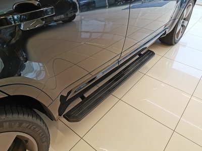 LAND ROVER DEFENDER - 10