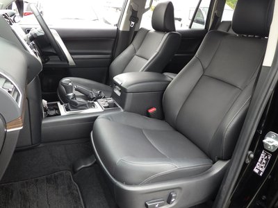 TOYOTA LAND CRUISER PRADO - 10