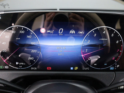 MERCEDES-BENZ E-CLASS - 7