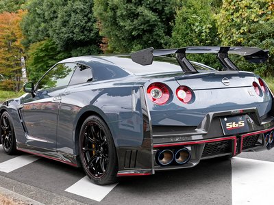 NISSAN GT-R - 3