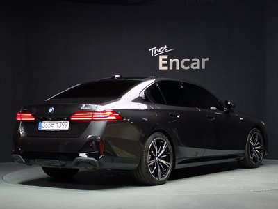 2024 BMW 5 SERIES photo 5