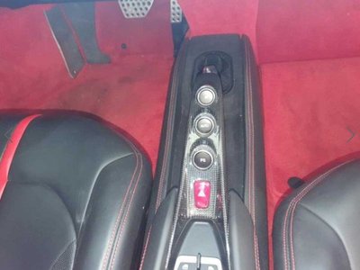 FERRARI F8 - 9