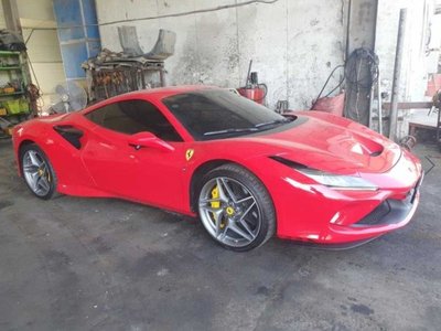 FERRARI F8 - 4