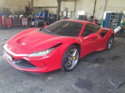 FERRARI F8 - 1