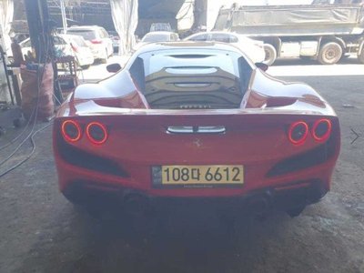 FERRARI F8 - 3