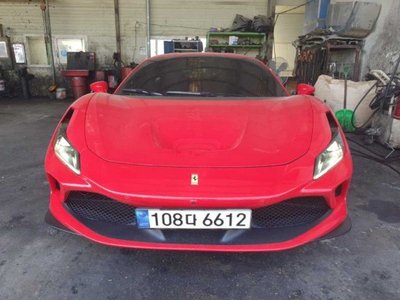 FERRARI F8 - 2