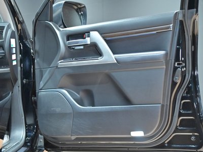 صورة مصغرة 24 لـ 2016 Toyota LAND CRUISER 200