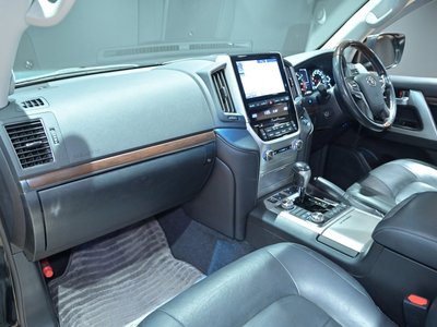 صورة 10 لـ 2016 Toyota LAND CRUISER 200