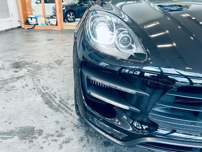 PORSCHE MACAN - 10