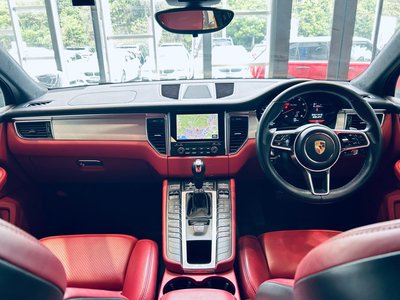 PORSCHE MACAN - 2