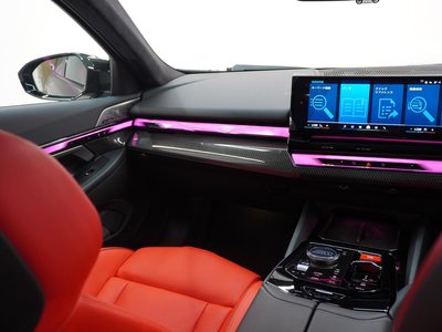 2025 BMW M5 照片 16