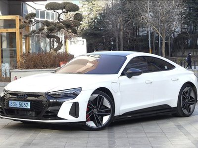 AUDI RS E-TRON GT - 3